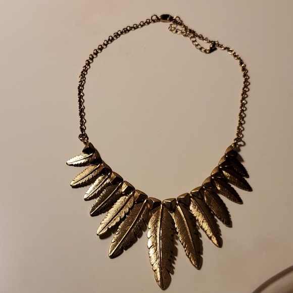 Forever 21 Jewelry - Forever 21 gold feather necklace